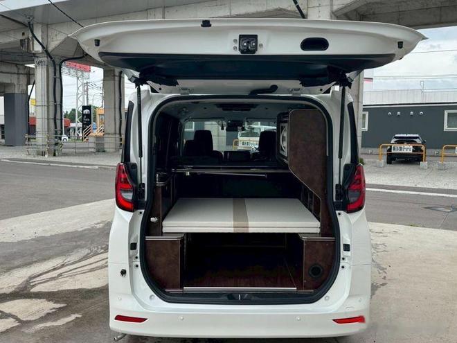 座椅拼大床两人休息带家电改装费用低开元棋牌MPV轻松露营丰田Noah(图4)