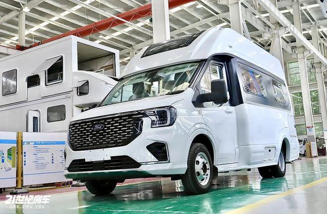 这款飞翔T8铁C房车如何做到“配置拉满”？开元棋牌网站福特23T动力+无接缝车身！(图10)