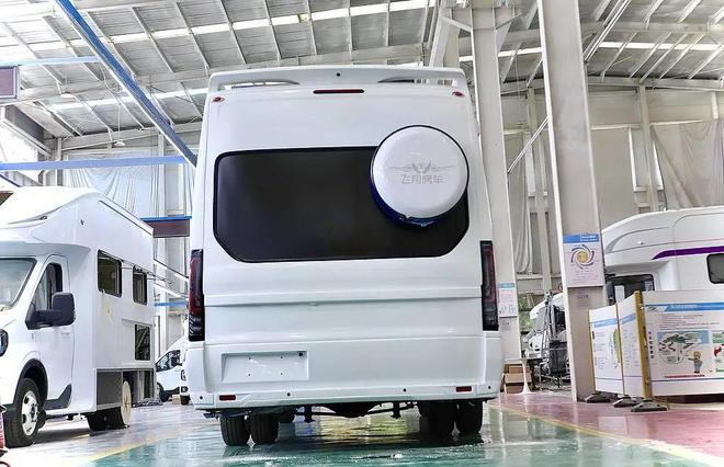 这款飞翔T8铁C房车如何做到“配置拉满”？开元棋牌网站福特23T动力+无接缝车身！(图12)