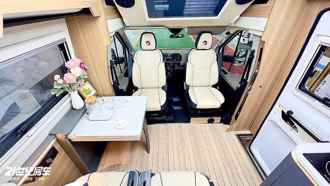 这款飞翔T8铁C房车如何做到“配置拉满”？开元棋牌网站福特23T动力+无接缝车身！(图11)