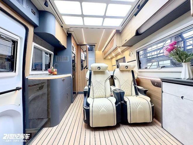 这款飞翔T8铁C房车如何做到“配置拉满”？开元棋牌网站福特23T动力+无接缝车身！(图13)