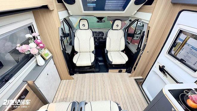 这款飞翔T8铁C房车如何做到“配置拉满”？开元棋牌网站福特23T动力+无接缝车身！(图6)