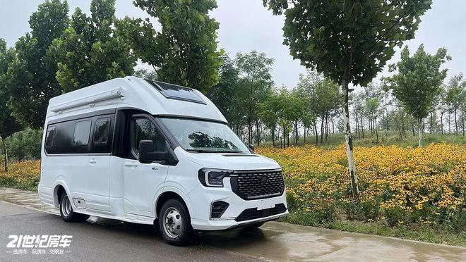 这款飞翔T8铁C房车如何做到“配置拉满”？开元棋牌网站福特23T动力+无接缝车身！(图4)