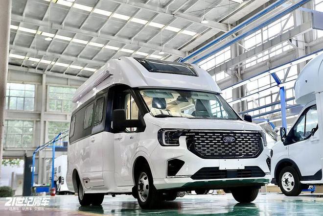 这款飞翔T8铁C房车如何做到“配置拉满”？开元棋牌网站福特23T动力+无接缝车身！(图1)