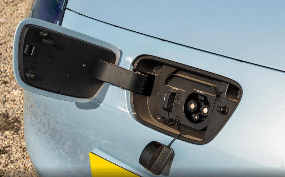 版来袭301km续航解锁日常出行新体验开元棋牌26款五菱宏光MINIEV四门(图2)